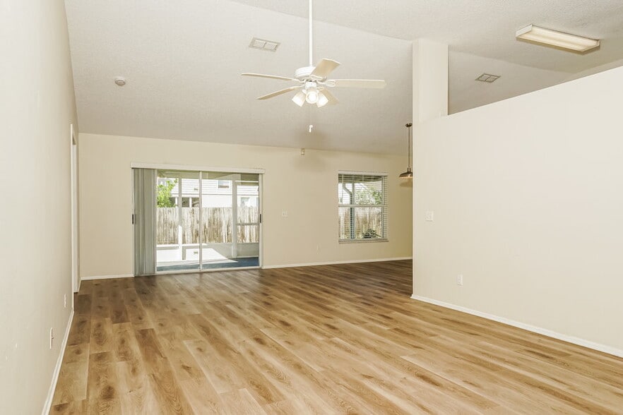 Building Photo - 4814 11th Ave Cir E