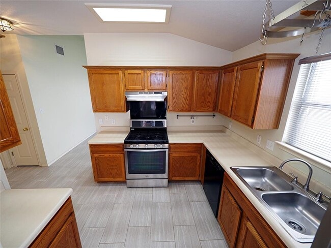 Building Photo - 1161 Kentra Dr