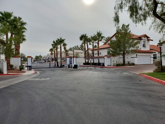 Building Photo - A Beautiful Town Home around the Spring Valley Area.