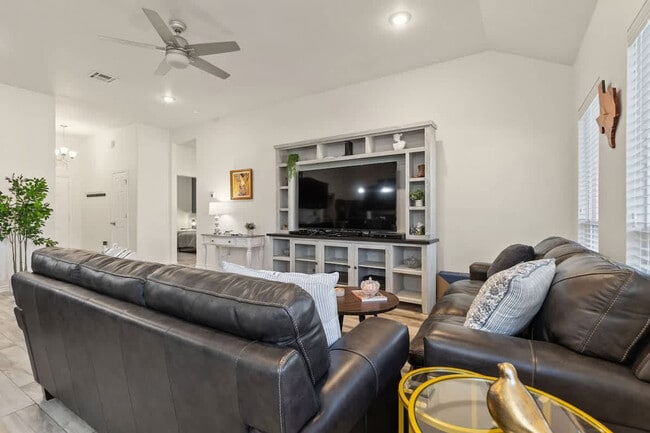 Building Photo - 1025 Monte Verde Dr