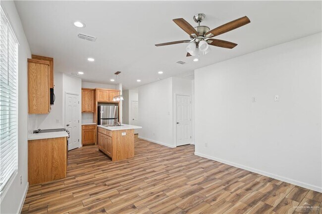 Building Photo - 14 E Viviana St