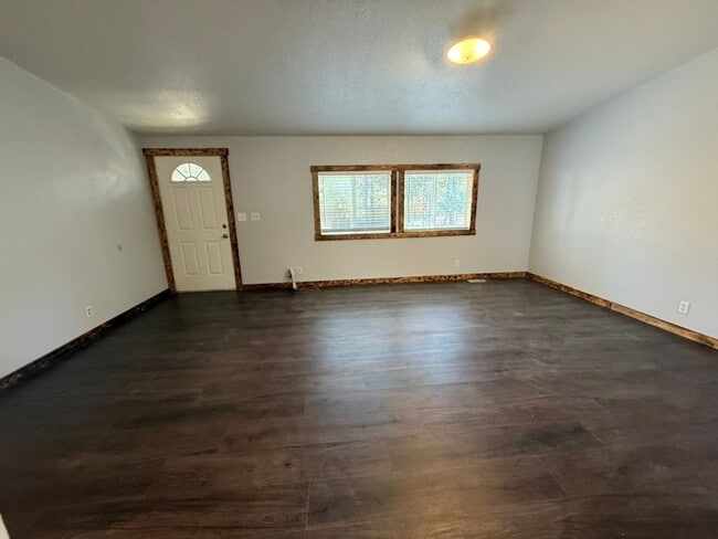 Building Photo - Newly Remodeled Home - Fully Fenced and Gated