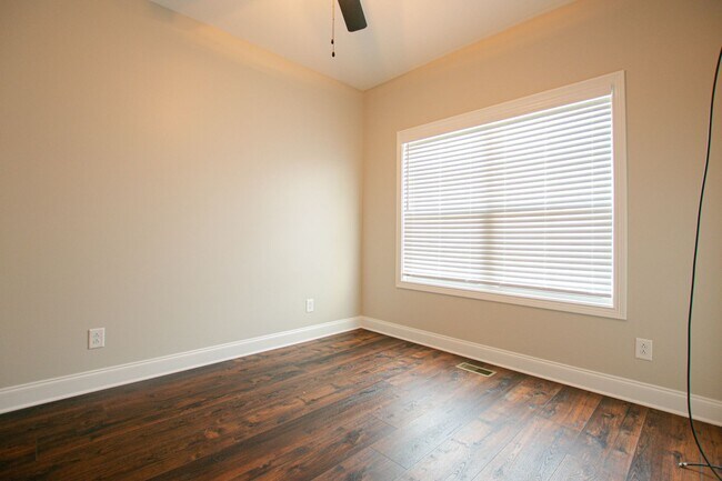 Building Photo - Pet Friendly Four Bedroom with Bonus!