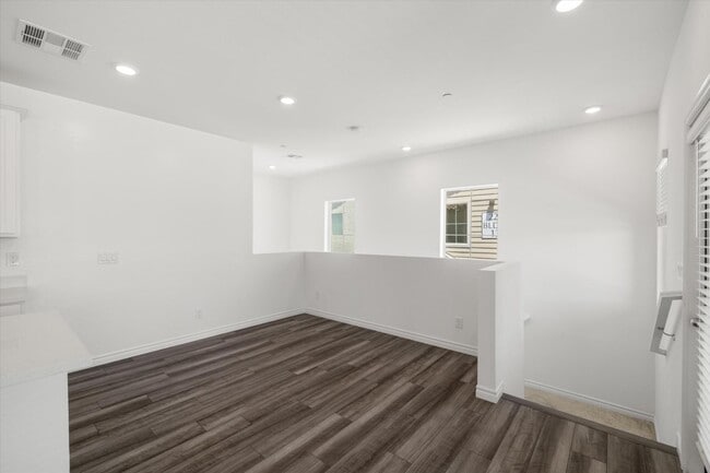 Building Photo - 216 Callen Falls Ave