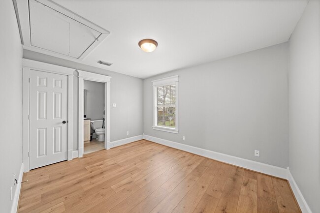 Building Photo - 809 W 20th St