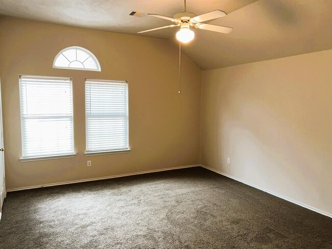Building Photo - 34511 Park Green Dr