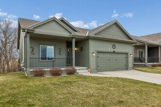 Building Photo - Beautiful Ranch Home Backing to Trees!!