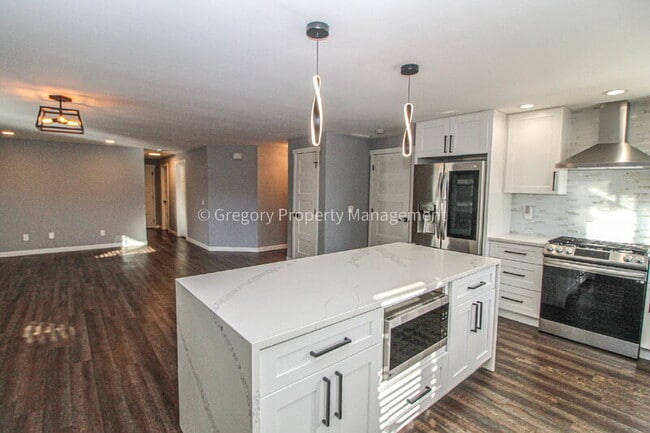 Building Photo - 114 75th St SW