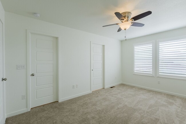 Building Photo - 2656 Champagne Ave