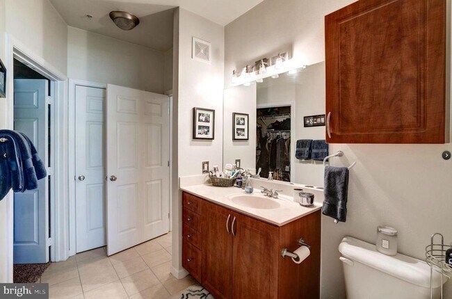 Building Photo - 12957 Centre Park Cir