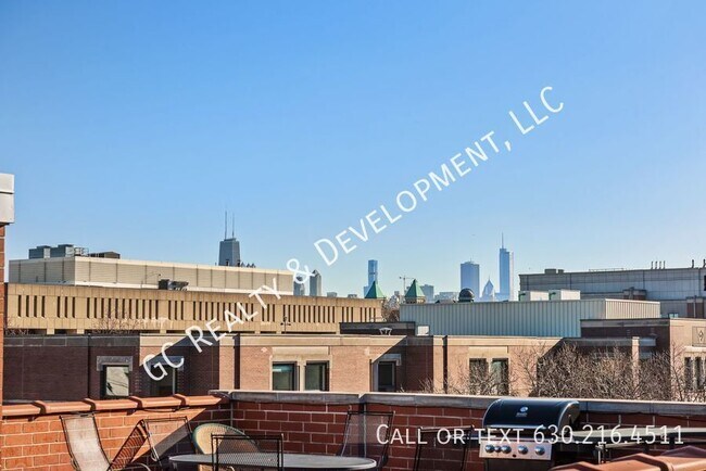Building Photo - 1136 W Fullerton Ave