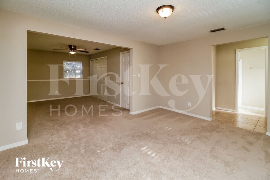 Building Photo - 8618 Vannoy Ct