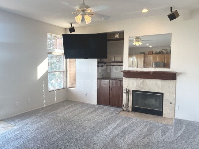 Building Photo - Beautiful 4 bed, 3 bath, 2,726 sqft House ...