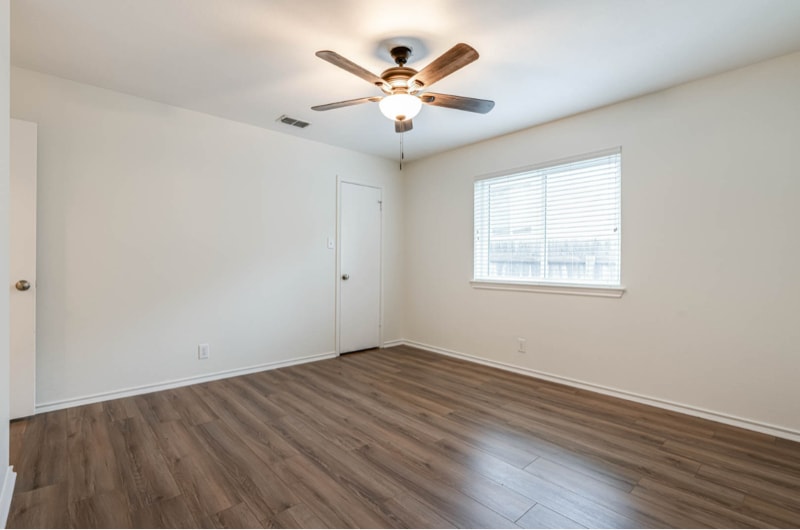 Building Photo - 15718 Knollrun