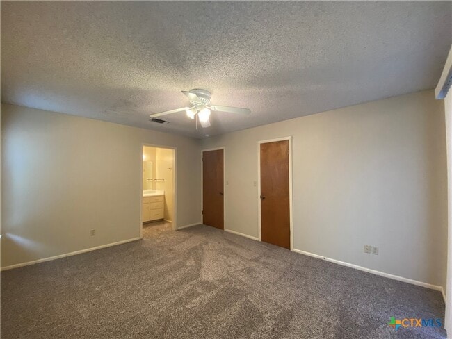 Building Photo - 40 Royal Crest