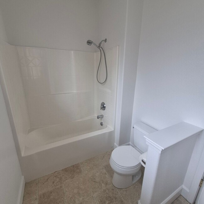 Building Photo - Natomas Home available for Speedy Move in.