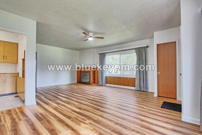 Building Photo - 4 Bedroom, 2 Bath Home with Primary on Main Floor, Basement and Large Fenced Yard