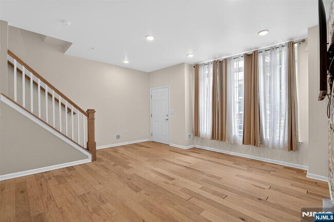 Building Photo - 28 Leahy Dr