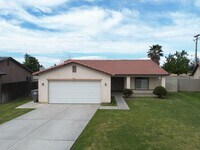 Building Photo - Charming 4-Bedroom, 2-Bathroom Home in Southeast Bakersfield