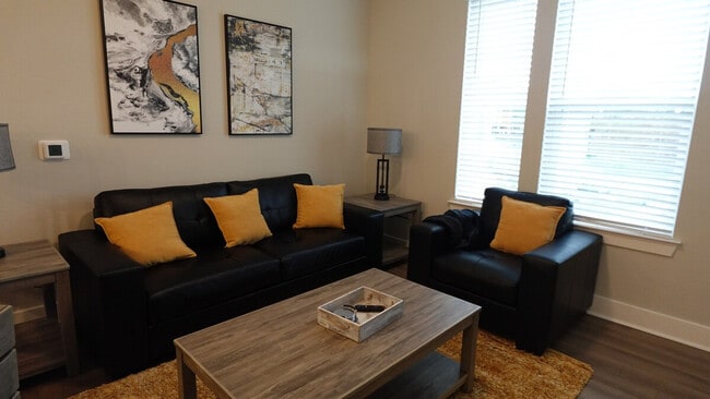 Primary Photo - 1985 Startown Rd