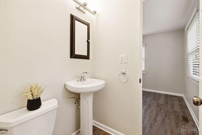 Building Photo - 1420 Broadview Ct