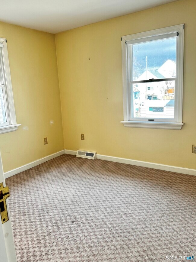 Building Photo - 22 Hillside Ave