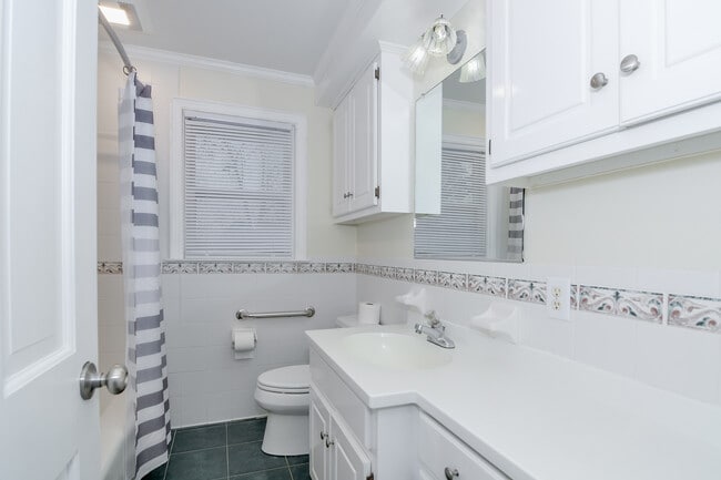 Building Photo - 2415 Apricot Ln