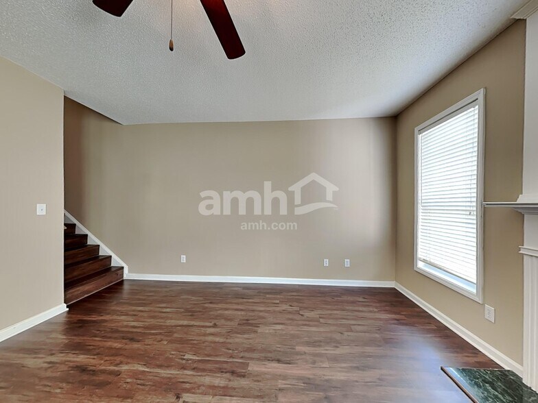 Building Photo - 812 Andora Way SW