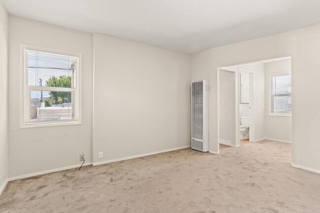 Building Photo - 170 Belleview Dr