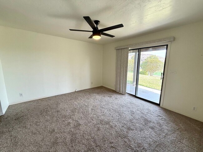 Building Photo - Upgraded townhome by Southgate Golf Course - Small dogs allowed