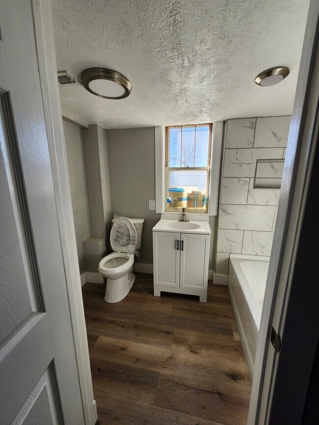 Building Photo - 811 Ridge Ave