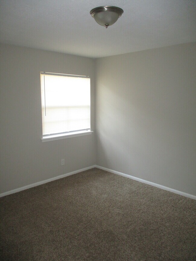 Building Photo - Call 832-538-3442 To Schedule Your Showing...