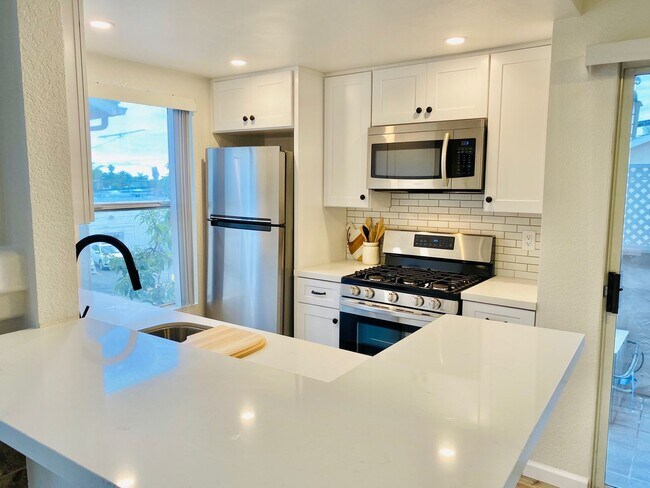 Building Photo - Renovated Two Bedroom Two Bathroom Condo North Park