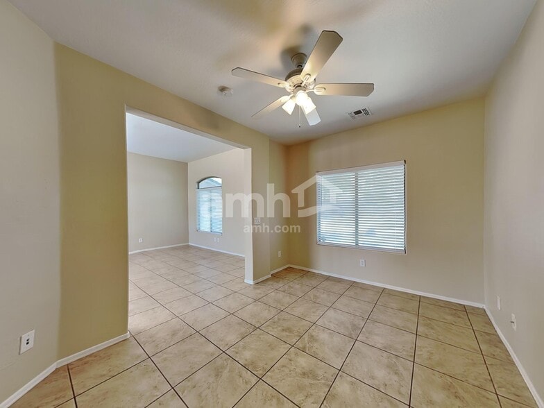 Building Photo - 5202 W Sunland Ave