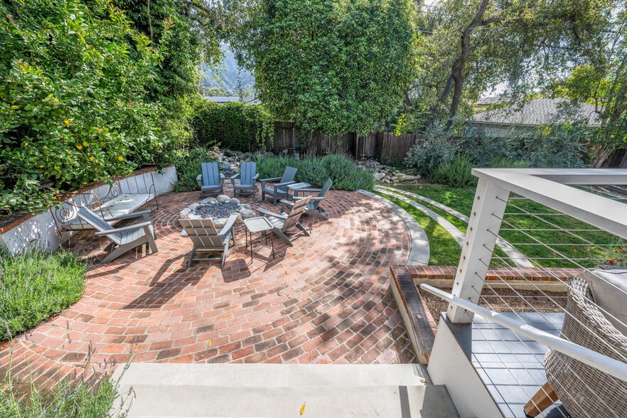 Building Photo - 2152 Grand Oaks Ave