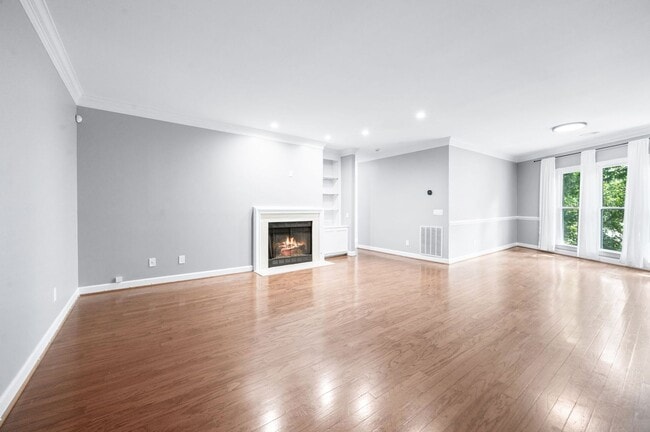Building Photo - Charming 2BR/2BA condo in Green Hills!
