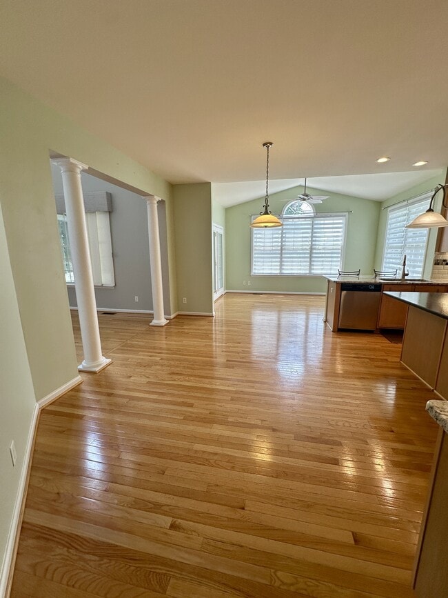 Building Photo - 102 Marlin Ct