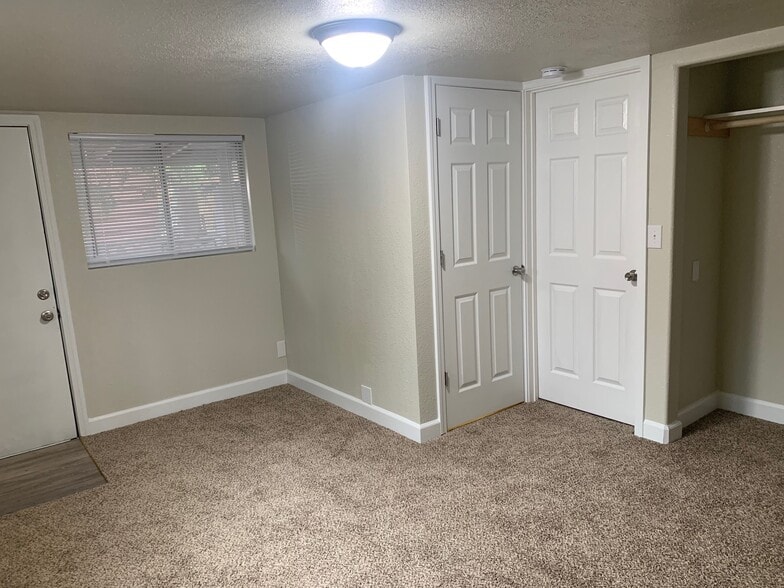 Building Photo - 1311 S 3rd Ave