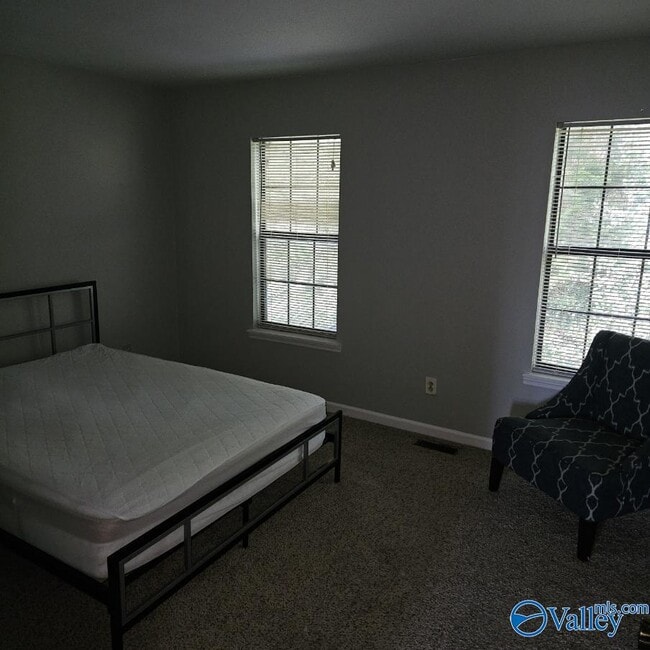 Building Photo - 2006 Reaches Pl SW