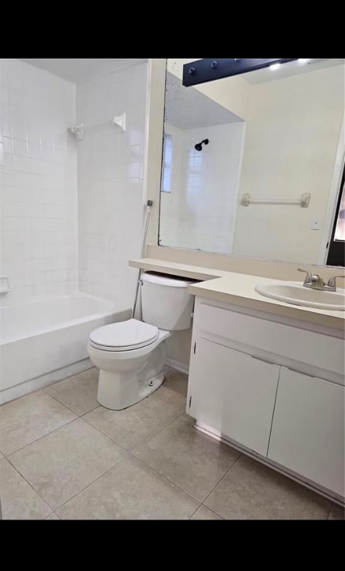 Building Photo - 1060 Dees Dr