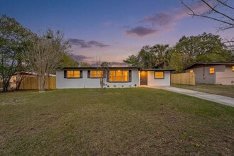 Building Photo - 2111 Bourget Dr