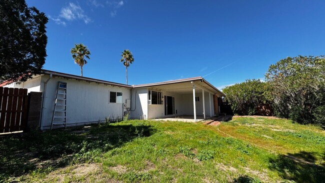 Building Photo - Eastside (Broadway/Harrison) 3 bedroom, 2 bath home, 2 car garage with workshop/storage, a/c and ...
