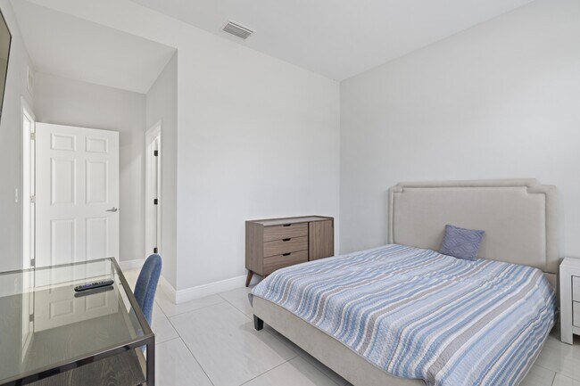 Building Photo - 2011 Olsen Ln