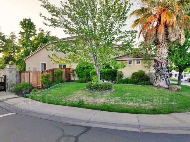 Building Photo - 2040 San Esteban Cir