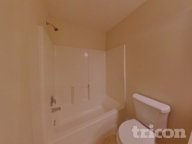 Building Photo - 1074 Worthington Dr