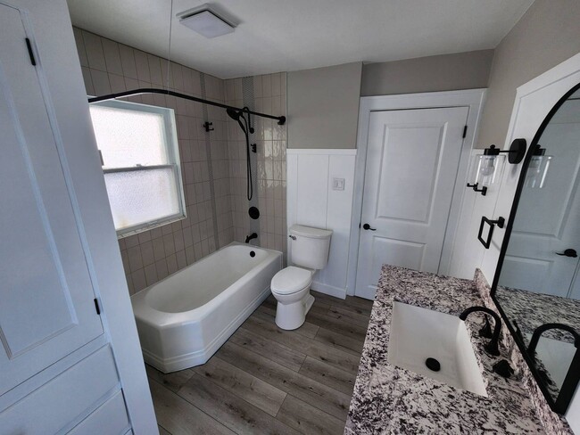 Building Photo - Newly Renovated 3-Bedroom Property in Prim...