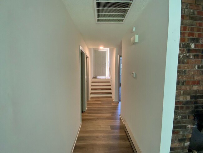 Building Photo - 439-441-441 N Shiloh Ave