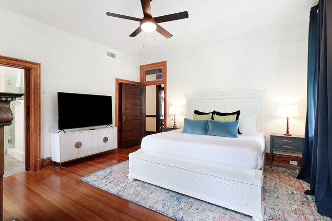 Building Photo - 4327 Canal St