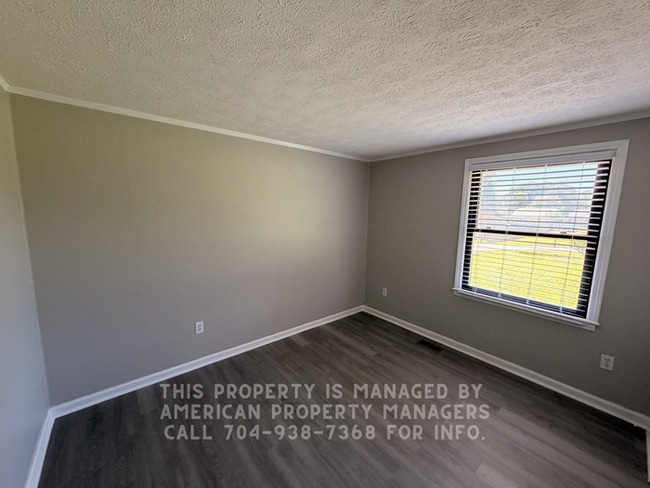Building Photo - 1475 Crowell St