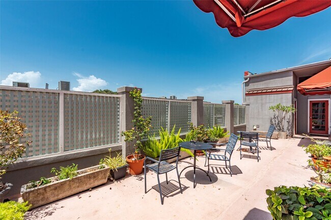 Building Photo - 1413 23rd Street Rear